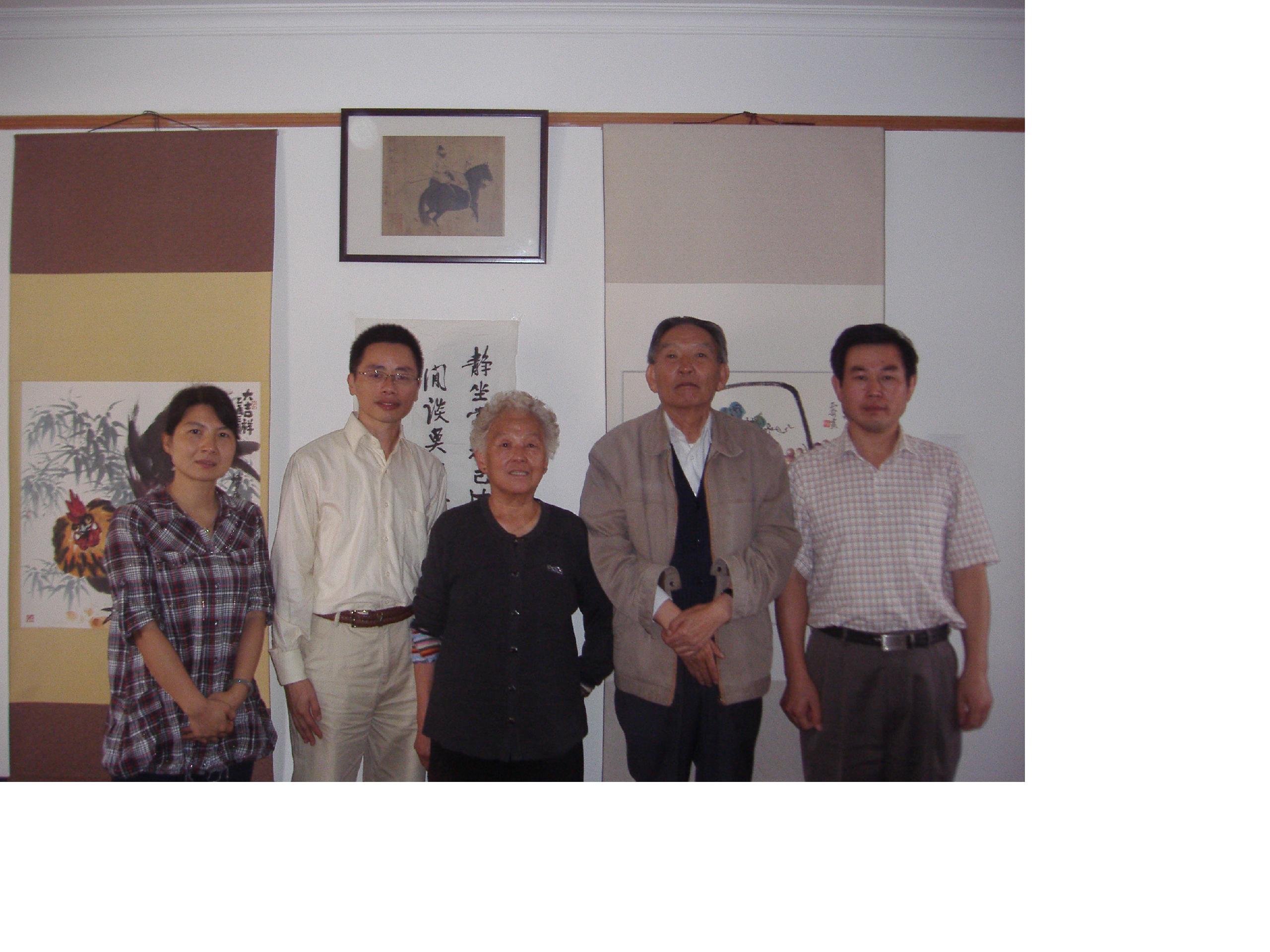 周俊院士夫妇和国产色情网
领导合影