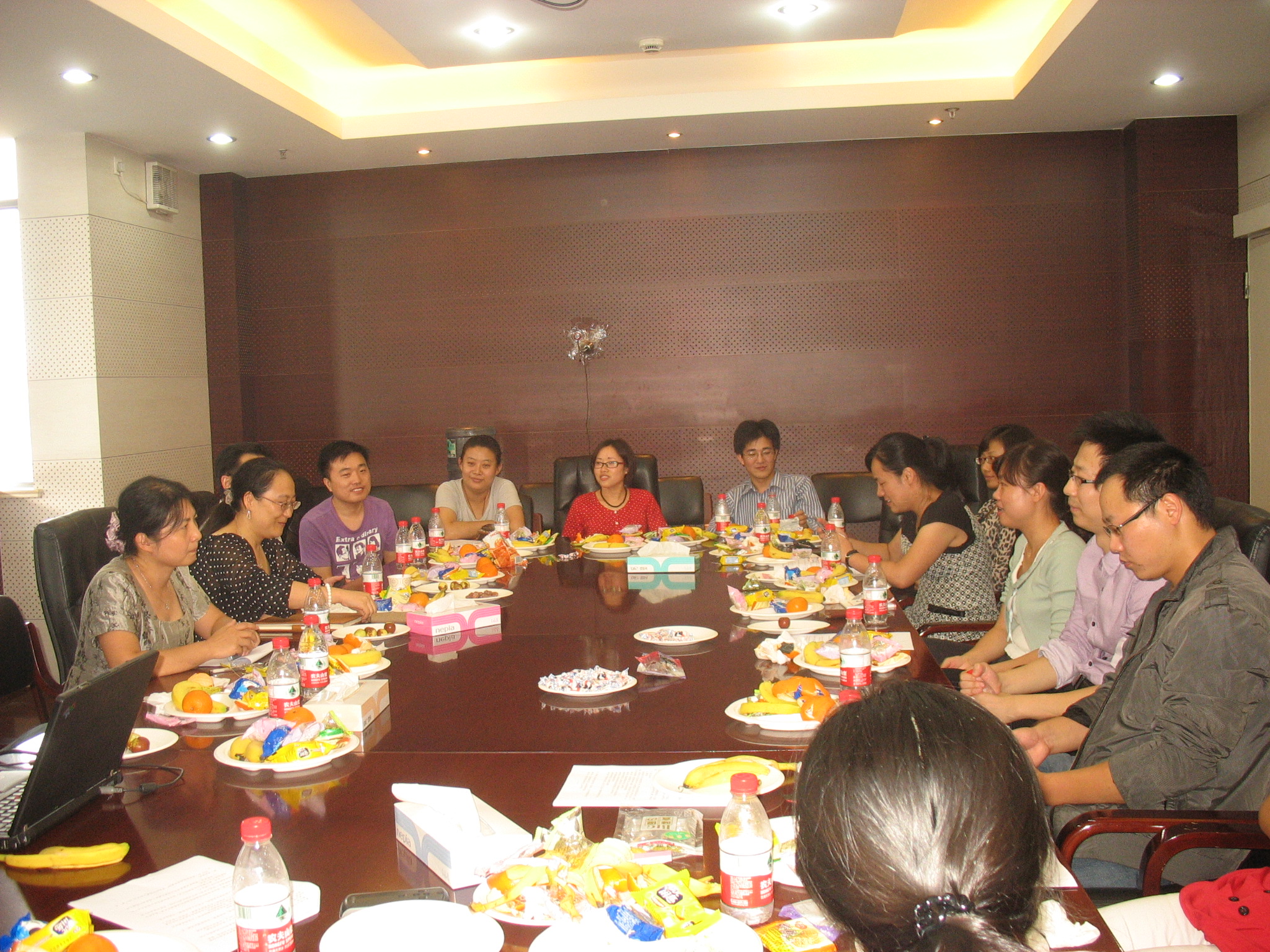 国产色情网
召开青年教师座谈会