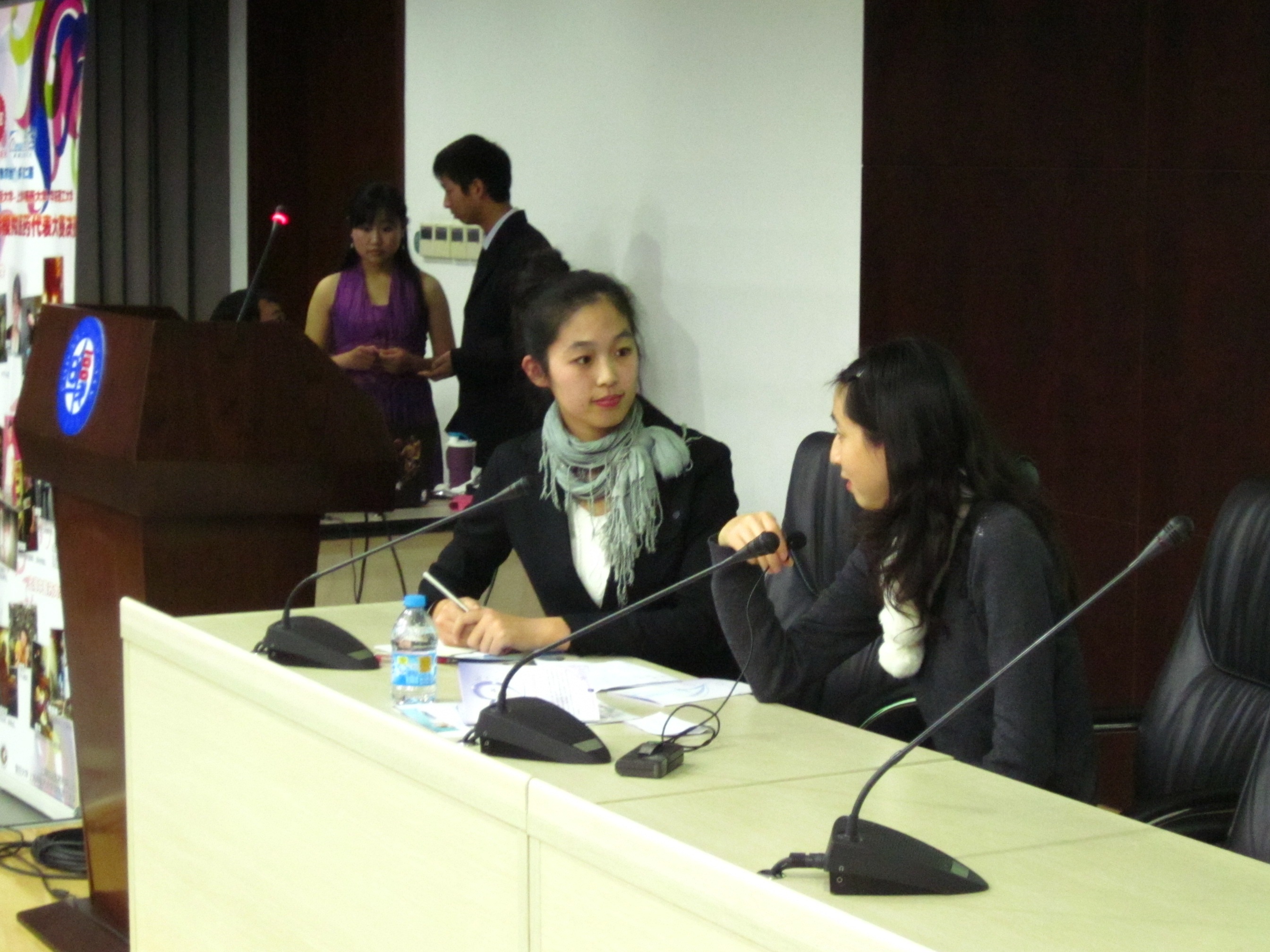 国产色情网
施歌进行“百里挑一”环节比赛