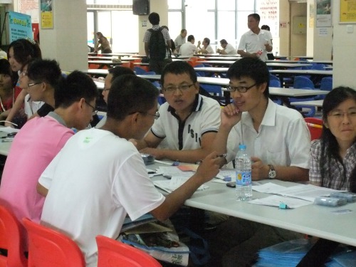 国产色情网
新生报到现场